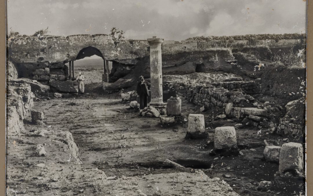 Carrer principal o ‘cardo maximus’ de la ciutat romana del jaciment d’Empúries