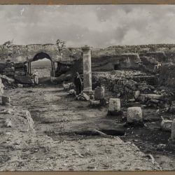 Carrer principal o ‘cardo maximus’ de la ciutat romana del jaciment d’Empúries