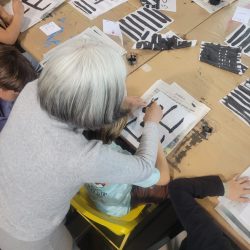 LLETRES DE LA NATURA: CREACIÓ DE PAISATGES AMB CAL·LIGRAFIA JAPONESA