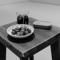 Mirar, parlar, picar. Converses amb artistes i vermut